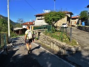50 Passando tra le  case di Cassarielli (750 m)